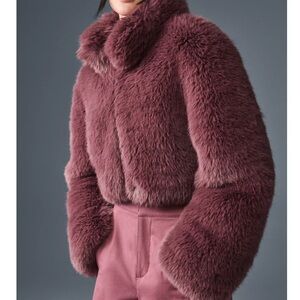 Alo Opulent Faux Fur Cropped Jacket NWT Burgundy Truffle